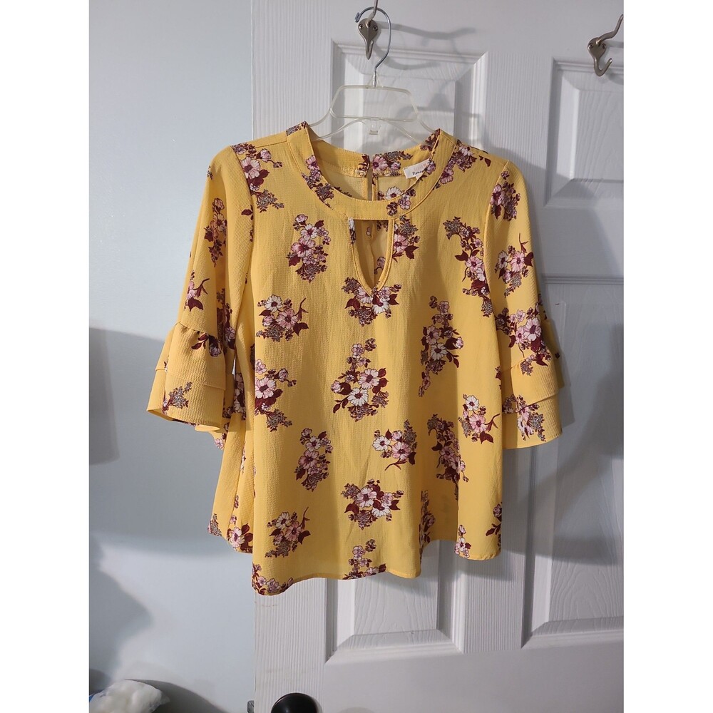 yellow floral print blouse with a keyhole cut-out neckline by Urban Romantics. M